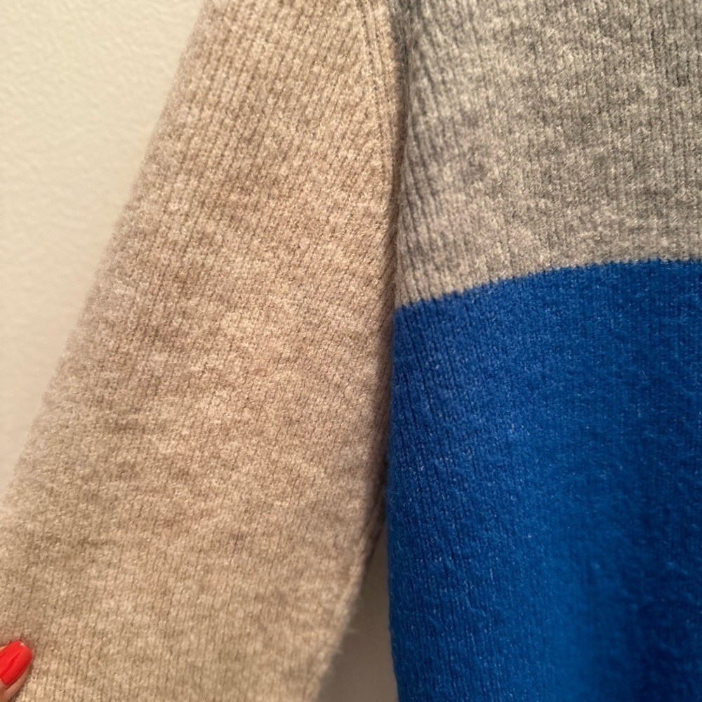 Refine Colorblock Sweater - Picture 3 of 10
